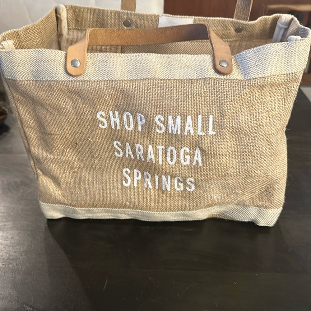 Apolis Shop Saratoga Springs Petite Market Bag in Natural.